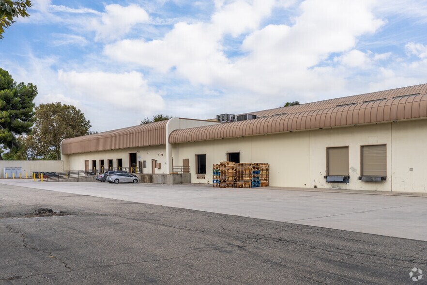 More Photos Of 115 N Del Rosa Dr, San Bernardino Warehouse For Lease