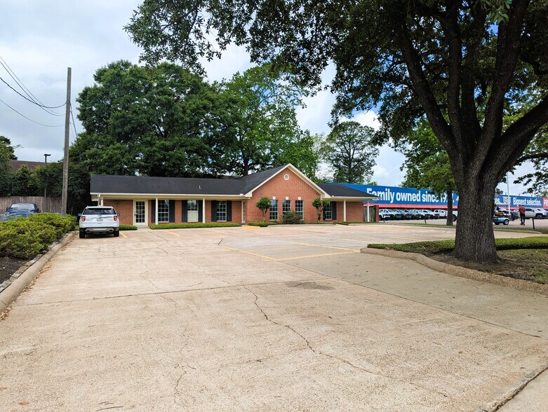 More Photos Of 3635 Eastex Fwy, Beaumont Office For Sale