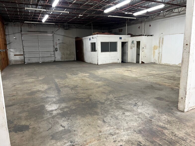 More Photos Of 5508-5516 Brewster St, San Antonio Warehouse For Lease