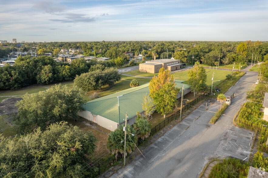 More Photos Of 800 N Lincoln Ct, Jacksonville Religious Facility For Sale