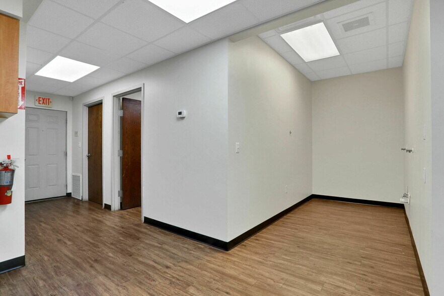 More Photos Of 1712-1736 University Blvd S, Jacksonville Medical For Sale