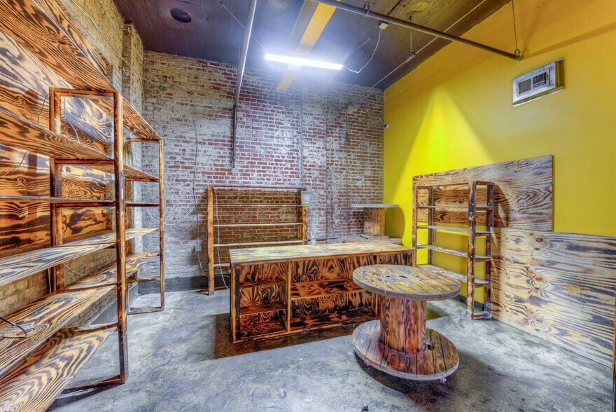 More Photos Of 668 Union Ave, Memphis General Retail For Sale