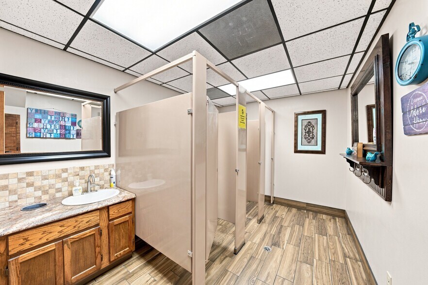 More Photos Of 951 S Kingshighway St, Sikeston Office For Sale