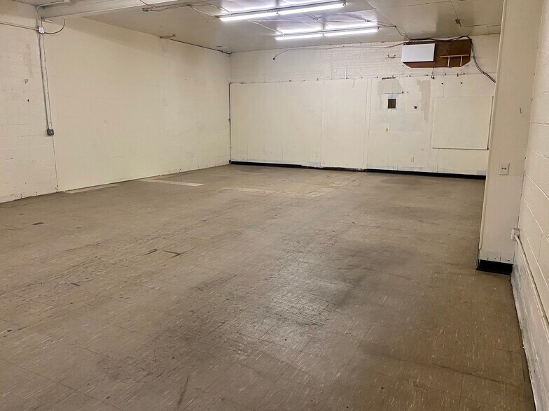 More Photos Of 31 DiCarolis Ct, Hackensack Warehouse For Lease
