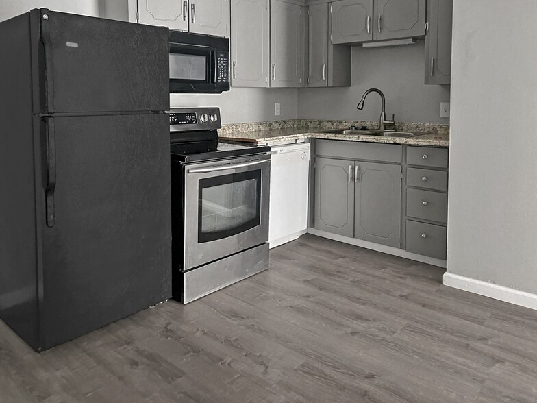 More Photos Of 9805 E 61st St, Kansas City Apartments For Sale