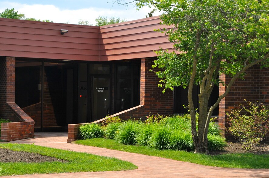 More Photos Of 411 E Business Center Dr, Mount Prospect Office For Lease