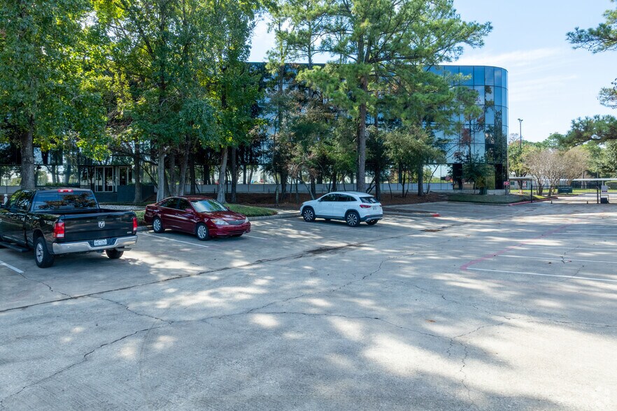 More Photos Of 15425 North Fwy, Houston Office For Lease