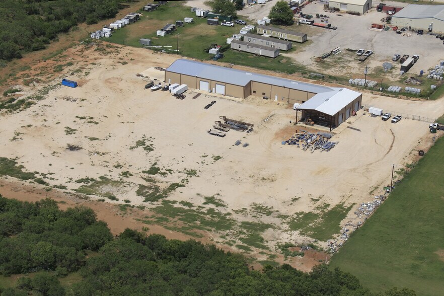 More Photos Of 352 Welco Ln, Jourdanton Industrial For Lease