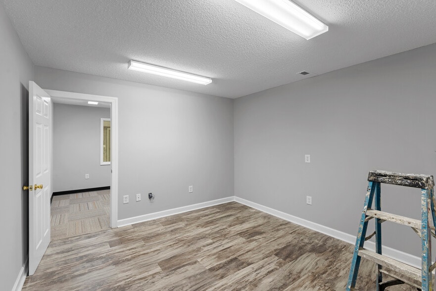 More Photos Of 3484-3490 Cameron Dr, Sanford Unknown For Lease