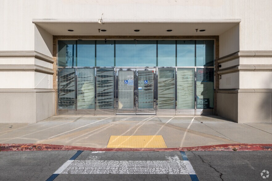 More Photos Of 22650 Town Circle, Moreno Valley Unknown For Lease