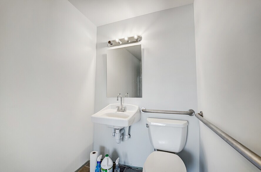 More Photos Of 53 E Market St, Germantown Restaurant For Sale