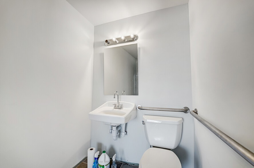 More Photos Of 53 E Market St, Germantown Restaurant For Sale