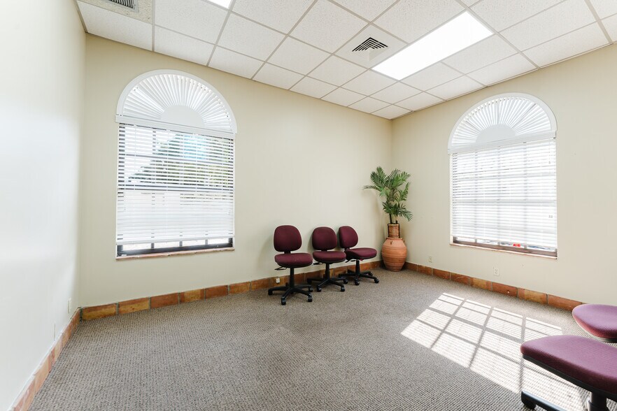 More Photos Of 2120 N Dixie Hwy, Boca Raton Unknown For Lease