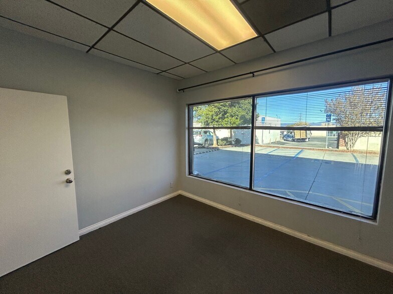 More Photos Of 24777-24890 Apple St, Newhall Flex For Lease