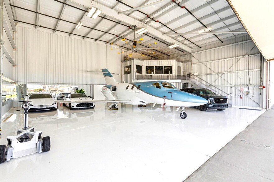 More Photos Of 15809 Addison Rd, Addison Airplane Hangar For Sale