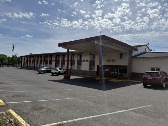 Primary Photo Of 1405 N 1st St, Yakima Hotel For Sale