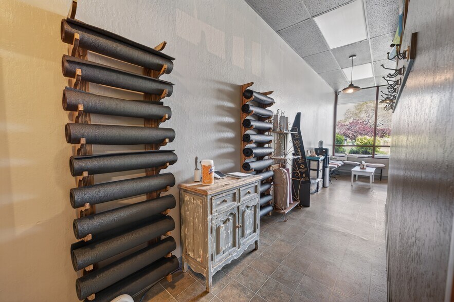 More Photos Of 6135 Lakeside Dr, Reno Storefront For Lease