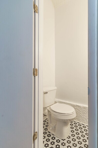 More Photos Of 110 E Main St, Union Storefront Retail Office For Lease