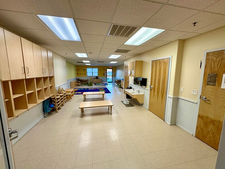 More Photos Of 1301 N Lakeline Blvd, Cedar Park Schools For Lease