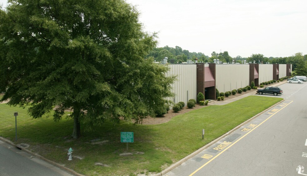 More Photos Of 911 Live Oak Dr, Chesapeake Warehouse For Lease