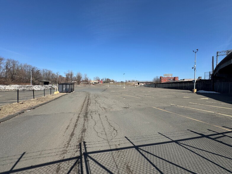 Primary Photo Of 6-10 Spruce st, Hartford Land For Sale