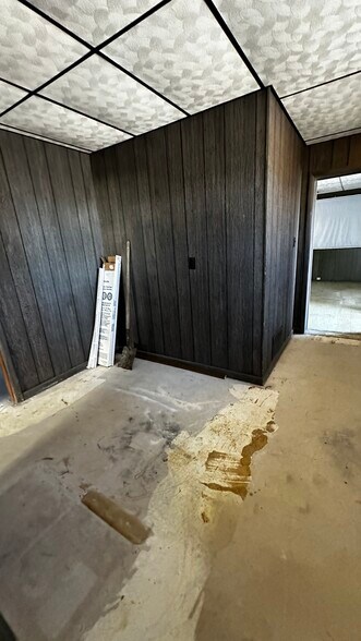 More Photos Of 156 NJ-45, Mannington Township Storefront Retail Office For Lease