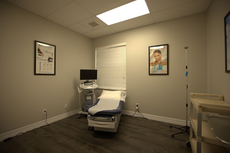 More Photos Of 21942 Edgewater Dr, Port Charlotte Office For Sale