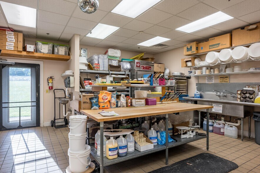 More Photos Of 9298 Apison Pike, Ooltewah Office Residential For Sale