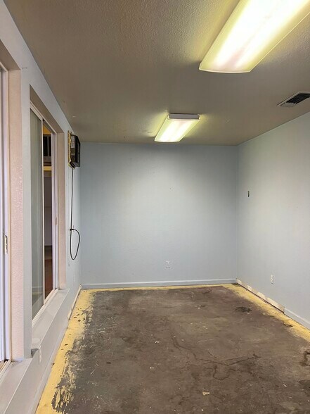 More Photos Of 1182-1200 Market St, Yuba City Warehouse For Lease