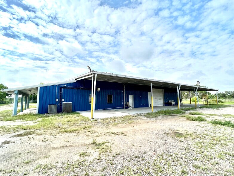 More Photos Of 4512 S Highway 35, Alvin Light Manufacturing For Lease
