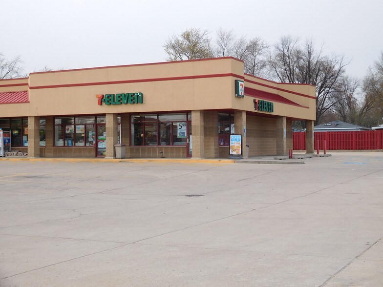 More Photos Of 2405 Essington Rd, Joliet General Retail For Lease