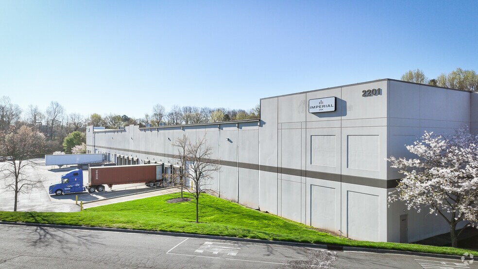 More Photos Of 2201 Interstate North Dr, Charlotte Warehouse For Lease
