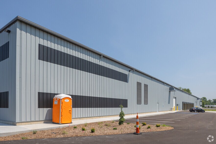 More Photos Of 5400 International Pkwy, Grand Rapids Distribution For Lease