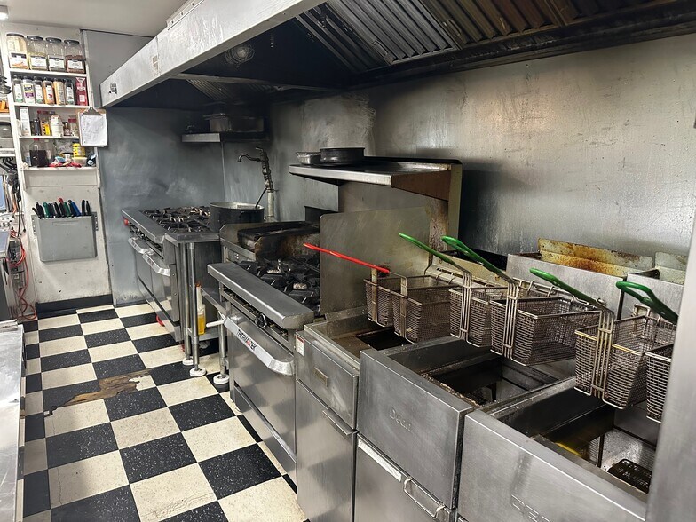 More Photos Of 131 Church St, Granville Specialty For Sale