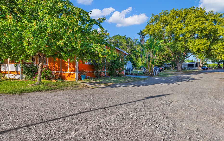 More Photos Of 24850 5th Ave, Los Molinos Manufactured Housing Mobile Home Park For Sale