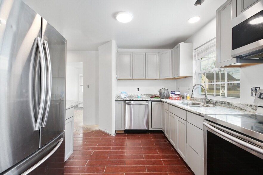 More Photos Of 112 Pegram Ln, Fredericksburg Office For Sale