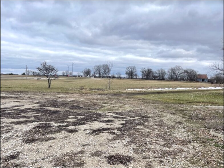 More Photos Of 510 E Main St, Atlanta Convenience Store For Sale