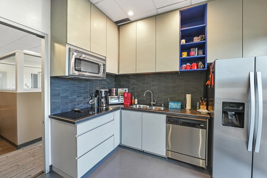 More Photos Of 950 Boardwalk, San Marcos Office For Sale