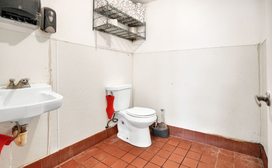 More Photos Of 211-221 Navarre Ave, Coral Gables Restaurant For Lease