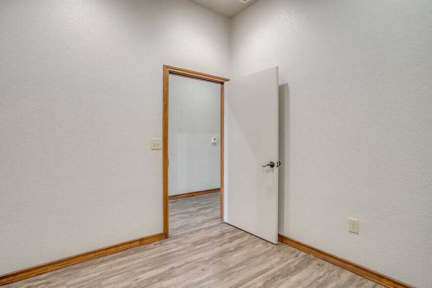 More Photos Of 1318-1324 NW John Jones Dr, Burleson Office For Lease