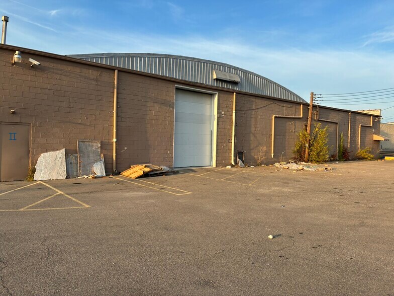 More Photos Of 28455 Plymouth Rd, Livonia Bowling Alley For Lease