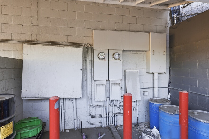 More Photos Of 11027-11031 Sherman Way, Sun Valley Auto Repair For Sale