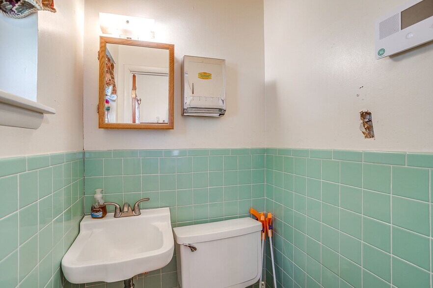 More Photos Of 1201 Bessie St, Fort Worth Flex For Sale