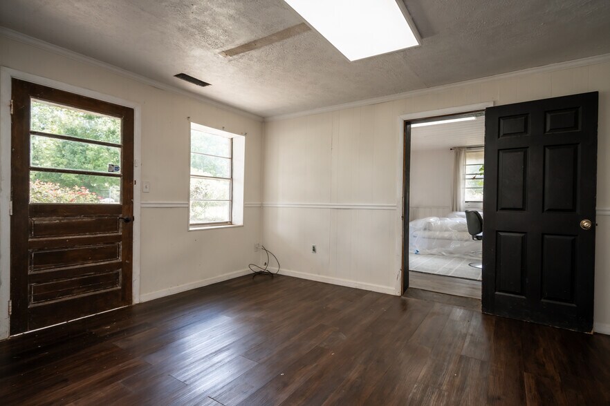 More Photos Of 577 Main st, Lexington Flex For Sale