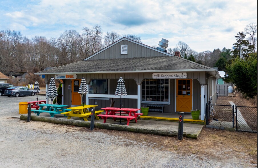 Primary Photo Of 25 West Neck Rd, Shelter Island Freestanding For Sale