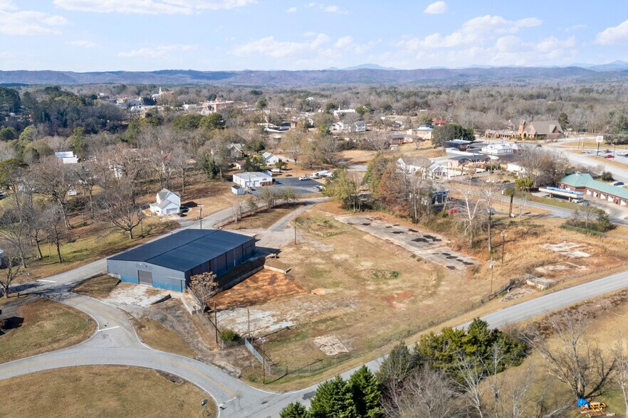 More Photos Of 207 N Kenneth St, Walhalla Warehouse For Lease