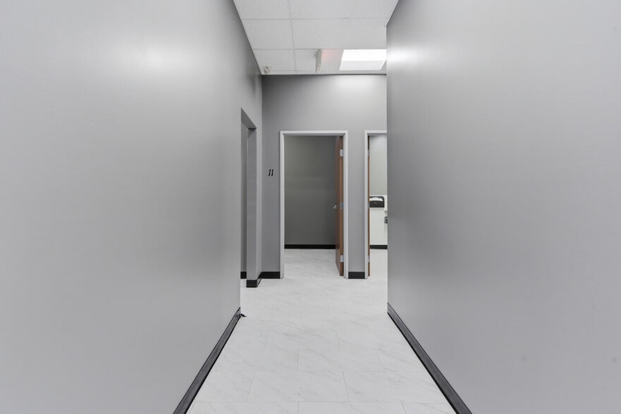 More Photos Of 685 E Grand Blvd, Corona Storefront Retail Office For Lease