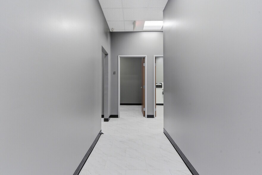 More Photos Of 685 E Grand Blvd, Corona Storefront Retail Office For Lease