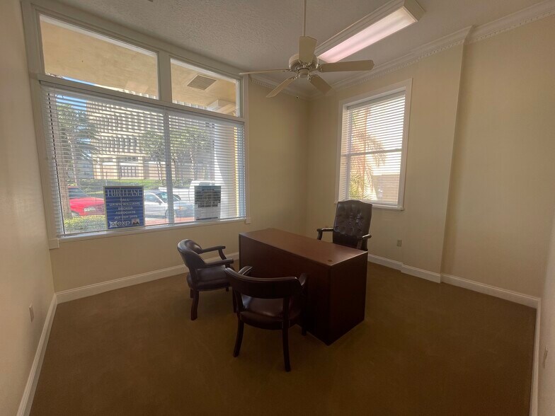 More Photos Of 220 W Main St, Tavares Office For Lease