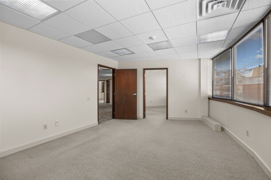 More Photos Of 667 Welsh Rd, Huntingdon Valley Loft Creative Space For Sale